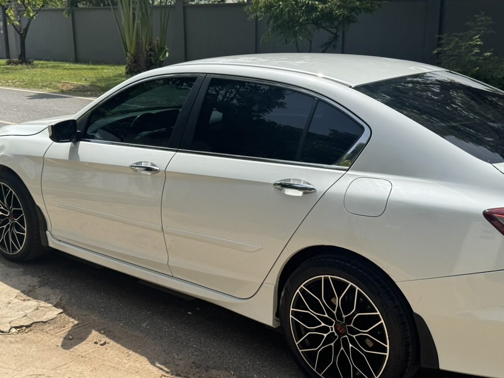 Honda Accord — photo 5