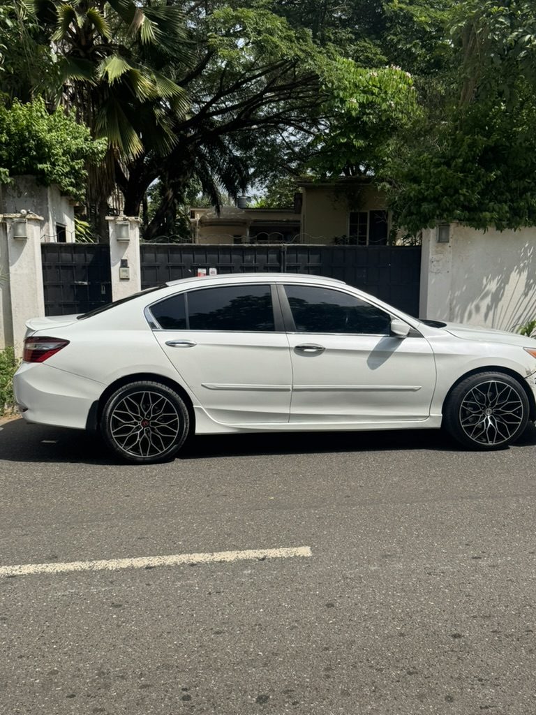 Honda Accord — photo 3